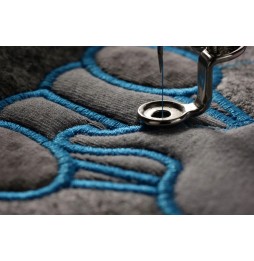 Ursuleț căprui cu tricou și broderie