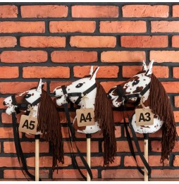 Hobby Horse Skippi A4 alb și maro - jucărie pentru copii